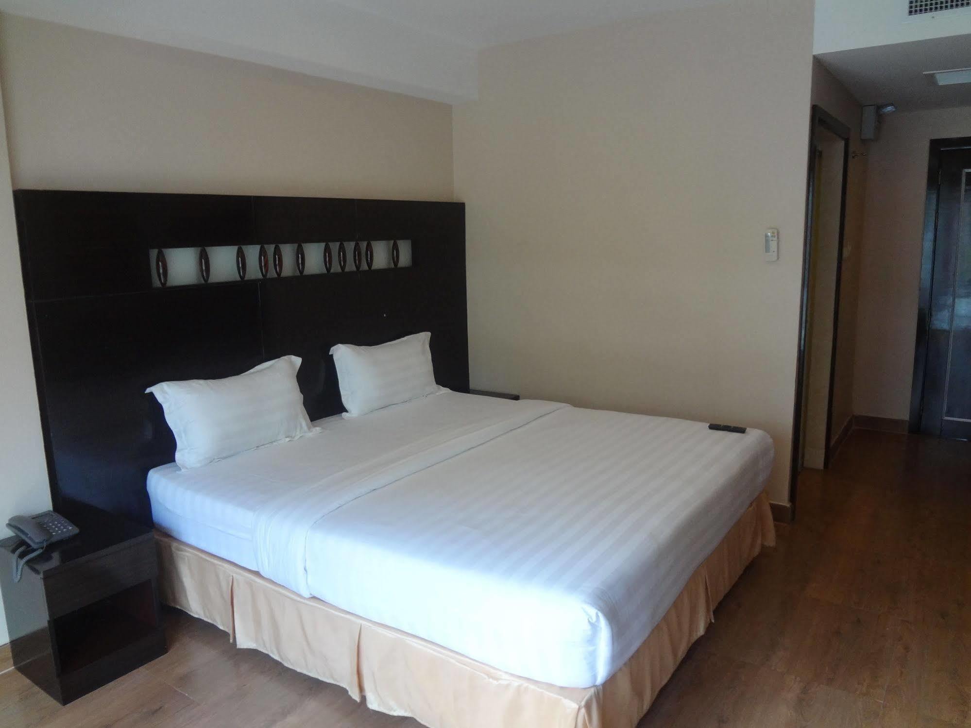 Hotel Land Royal Residencia Pattaya Exterior foto